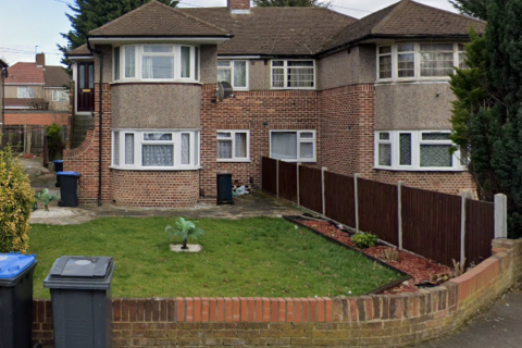 3 bedroom flat to rent, Fernwood Avenue, Wembley HA0