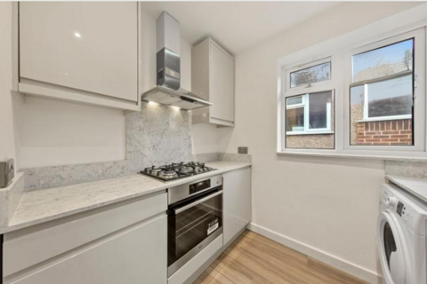 3 bedroom flat to rent, Fernwood Avenue, Wembley HA0