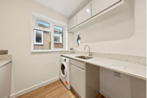 3 bedroom flat to rent, Fernwood Avenue, Wembley HA0