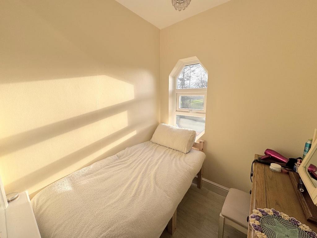 Bedroom ( front)