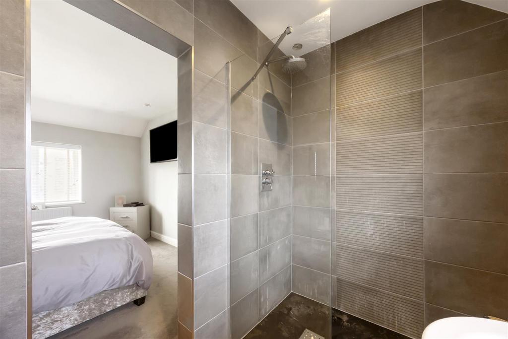 En-suite Shower Room/WC