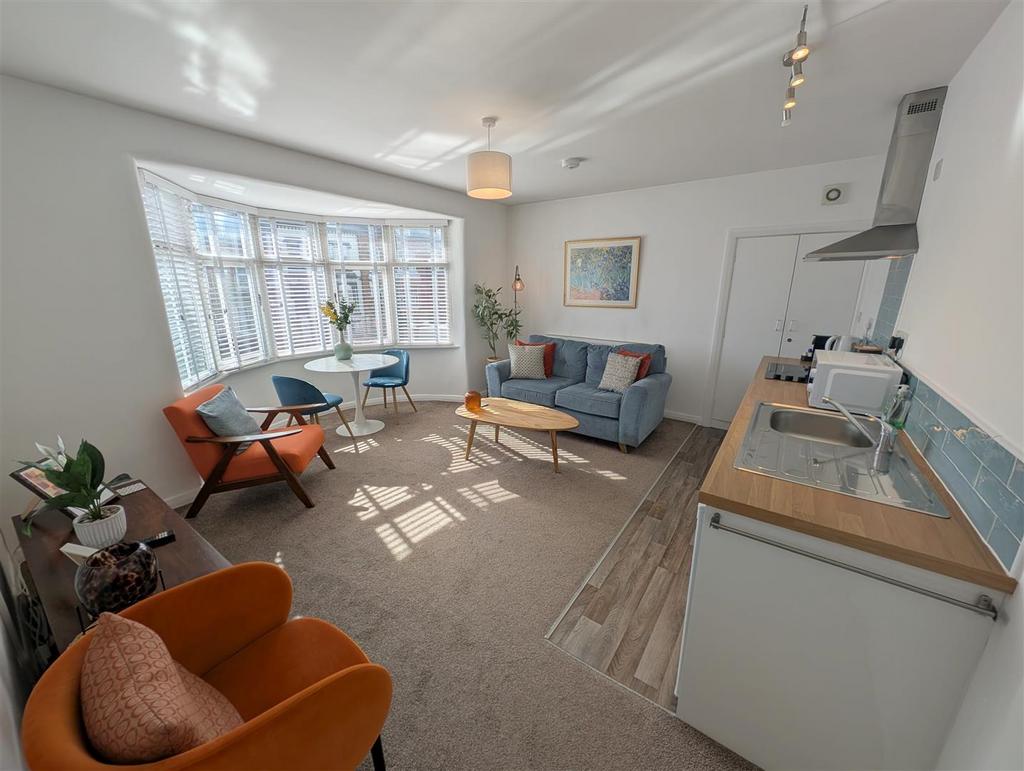 Lounge/Kitchen
