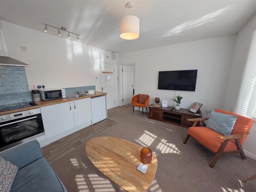 Lounge/Kitchen