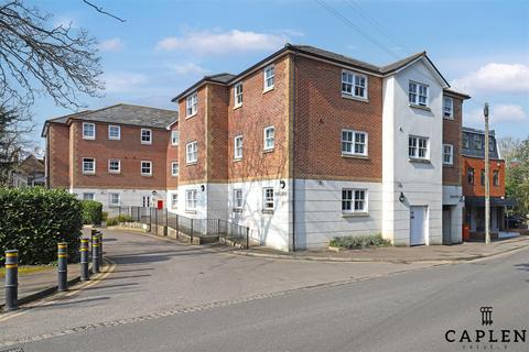 2 bedroom flat for sale, Hemnall Street, Epping
