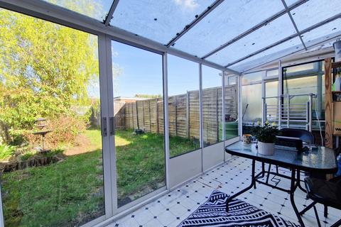 2 bedroom terraced house for sale, Osprey Road, Biggleswade, SG18