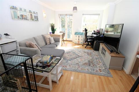 2 bedroom flat for sale, River Bank Close, Maidstone