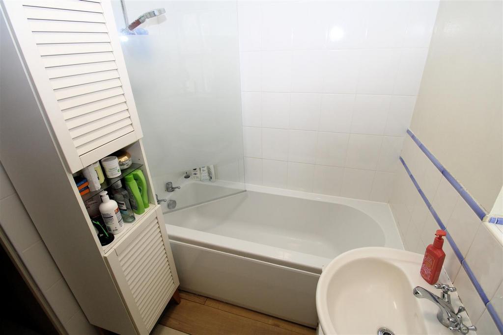 Bathroom1.JPG