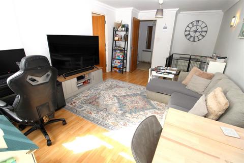 2 bedroom flat for sale, River Bank Close, Maidstone