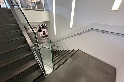 Retail property (high street) to rent, Brighton BN1