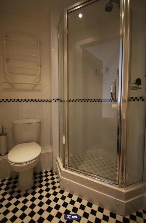 Ensuite bathroom .jpg