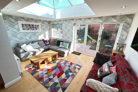 3 bedroom end of terrace house for sale, Lady Grey Avenue, Heathcote, Warwick