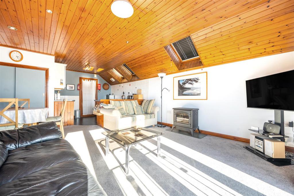 Lounge/kitchen/dining room