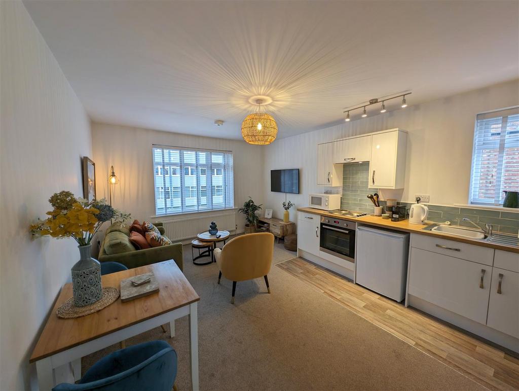 Lounge/Kitchen