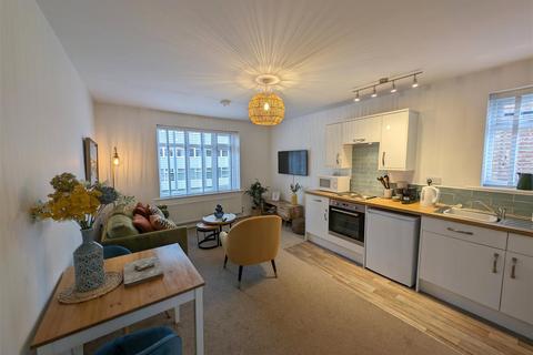 1 bedroom apartment to rent, West Crescent, Darlington