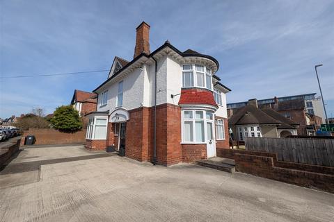 1 bedroom apartment to rent, West Crescent, Darlington