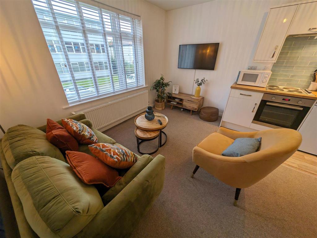 Lounge/Kitchen