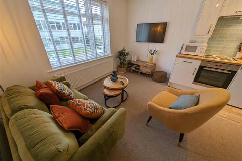 1 bedroom apartment to rent, West Crescent, Darlington