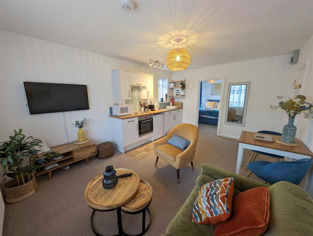 Lounge/Kitchen