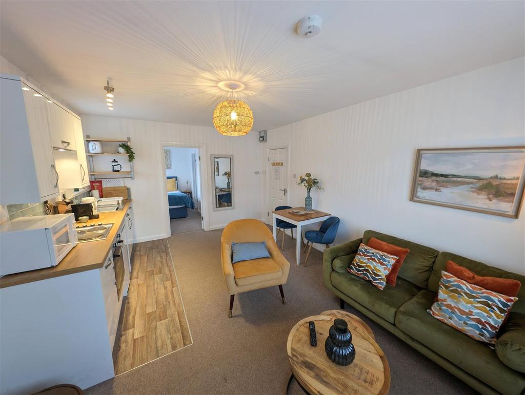 Lounge/Kitchen