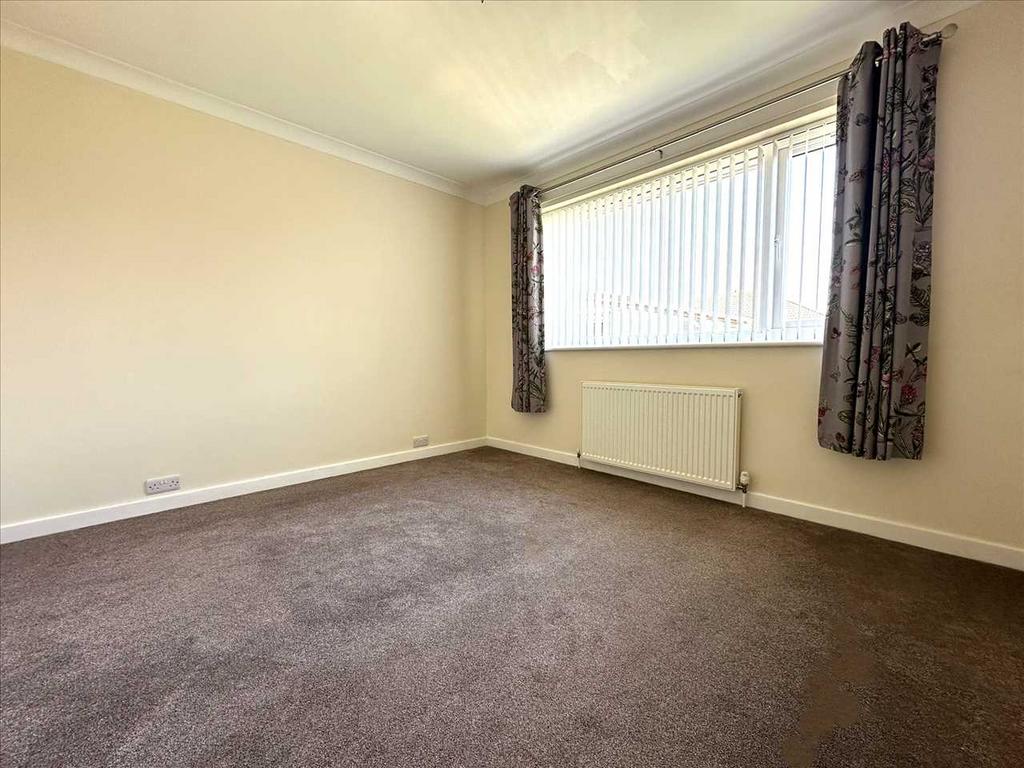 Bedroom (rear)