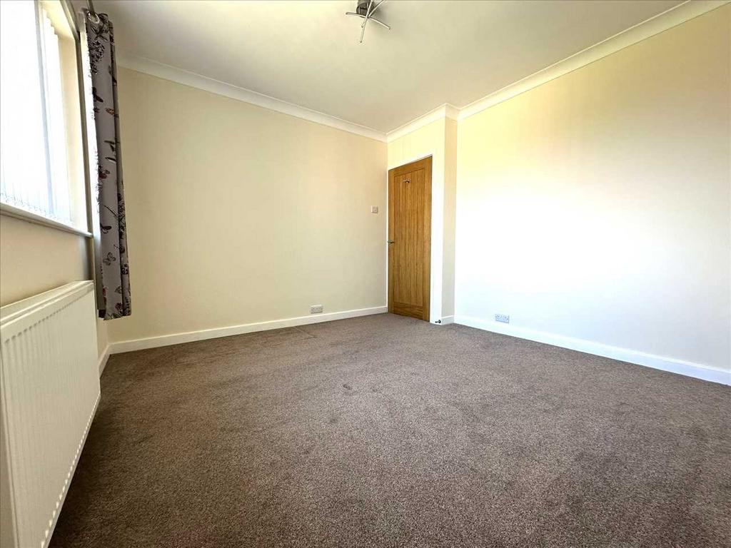 Bedroom (rear)