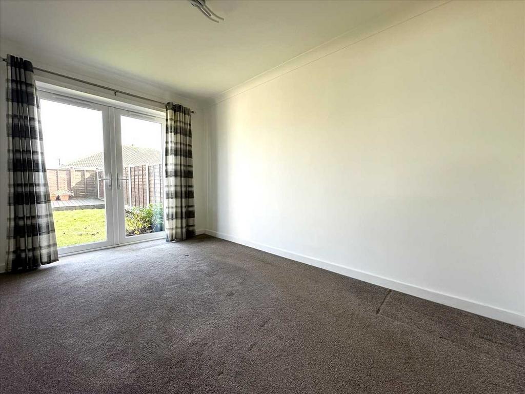 Bedroom (rear)