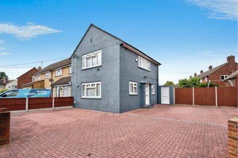 3 bedroom house to rent, Frobisher Crescent, Staines-upon-Thames, Surrey, TW19