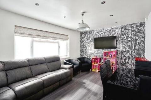 3 bedroom house to rent, Frobisher Crescent, Staines-upon-Thames, Surrey, TW19