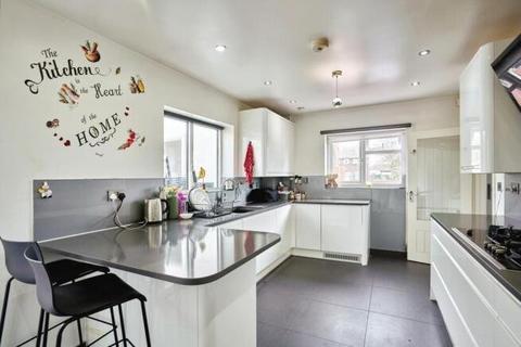 3 bedroom house to rent, Frobisher Crescent, Staines-upon-Thames, Surrey, TW19
