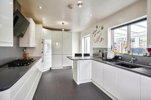 3 bedroom house to rent, Frobisher Crescent, Staines-upon-Thames, Surrey, TW19