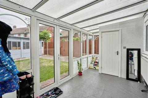 3 bedroom house to rent, Frobisher Crescent, Staines-upon-Thames, Surrey, TW19
