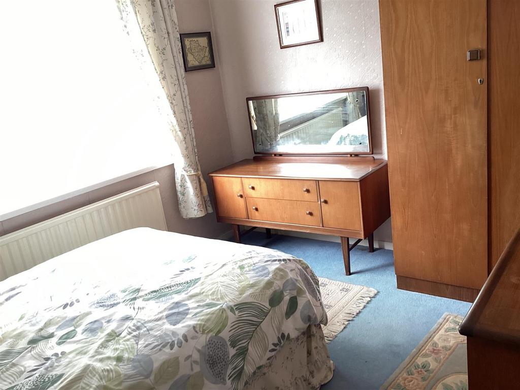 Bed 1.jpg