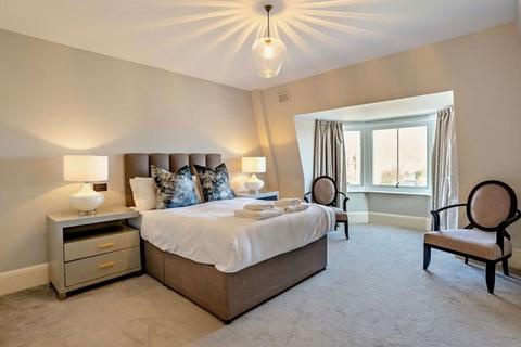 4 bedroom flat to rent, Fabulous 4 bed, 4 bath Penthouse Apartment
