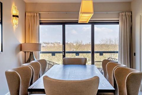 4 bedroom flat to rent, Fabulous 4 bed, 4 bath Penthouse Apartment