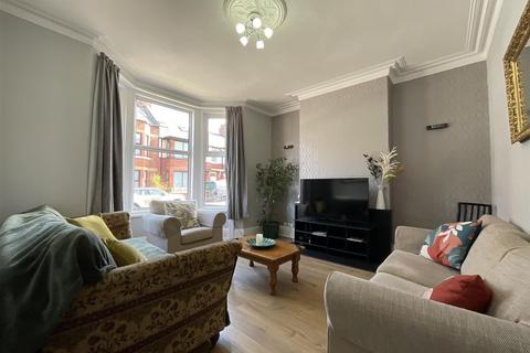4 bedroom terraced house for sale, Ashville Avenue, Scarborough, YO12