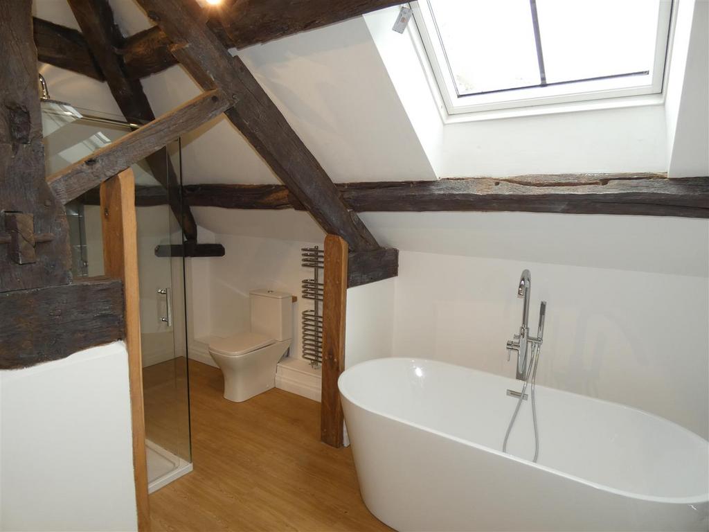 Master Bedroom En-Suite