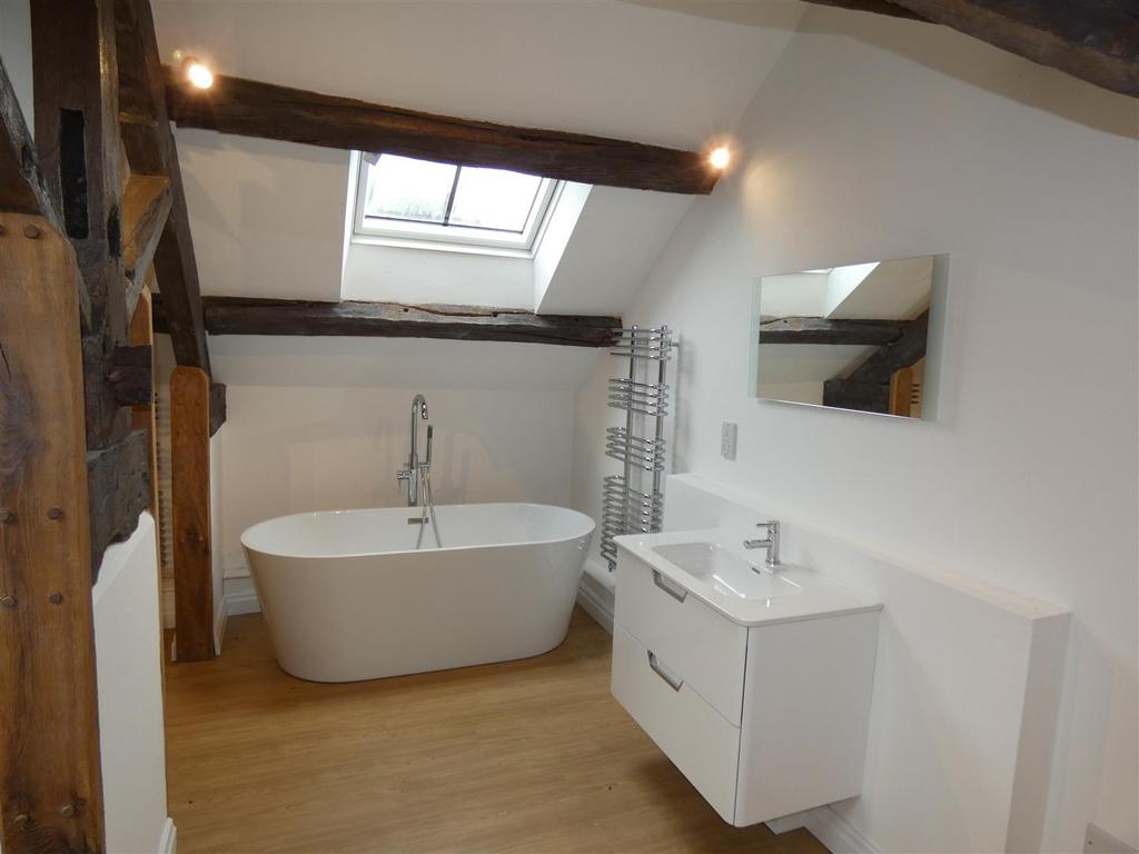 Master Bedroom En-Suite