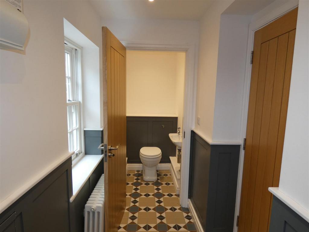 Entrance Hall/WC