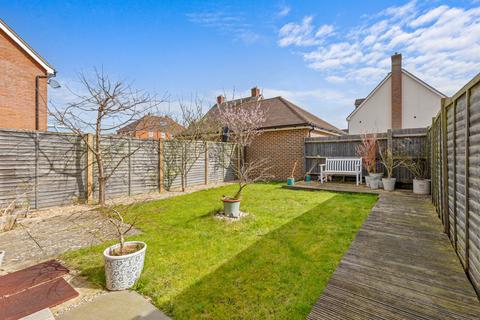 7 Blacksmith Road, Horley, RH6 9FF