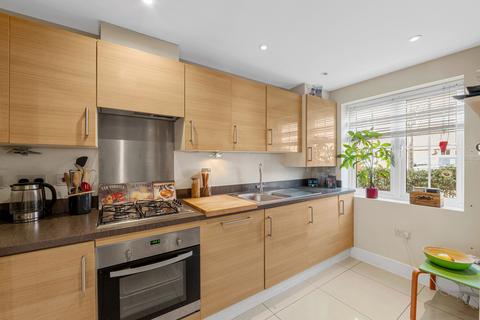 7 Blacksmith Road, Horley, RH6 9FF