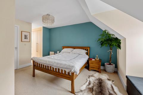 7 Blacksmith Road, Horley, RH6 9FF