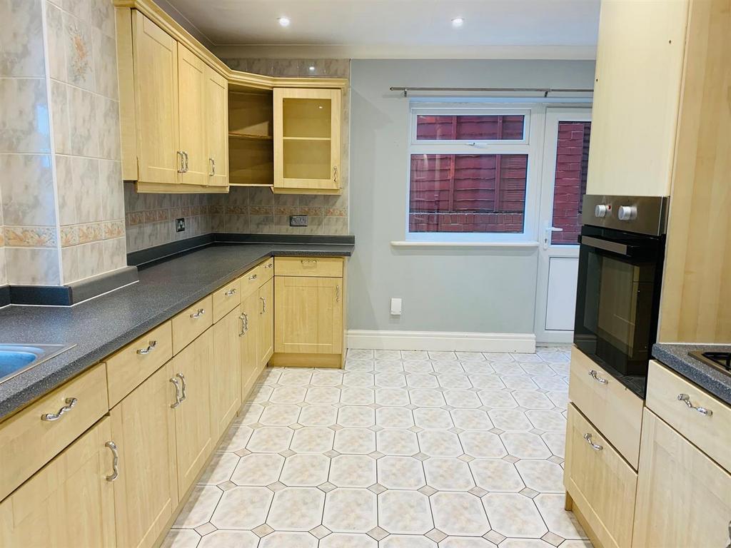 27 Bardon View Kitchen 2 April 25.jpg