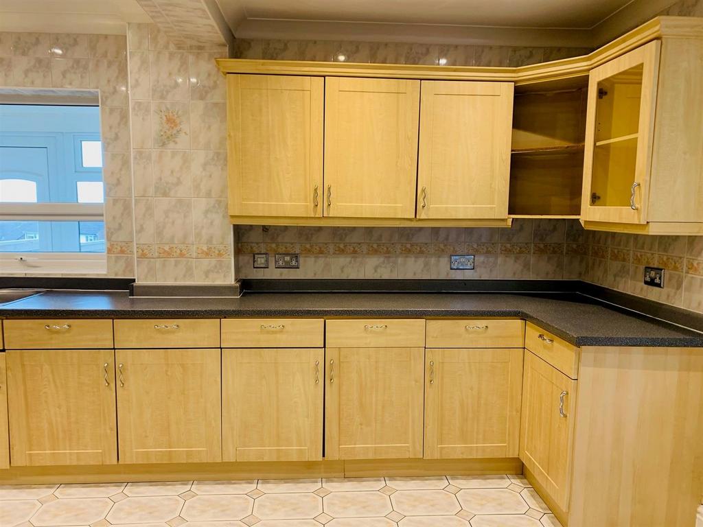 27 Bardon View Kitchen April 25.jpg