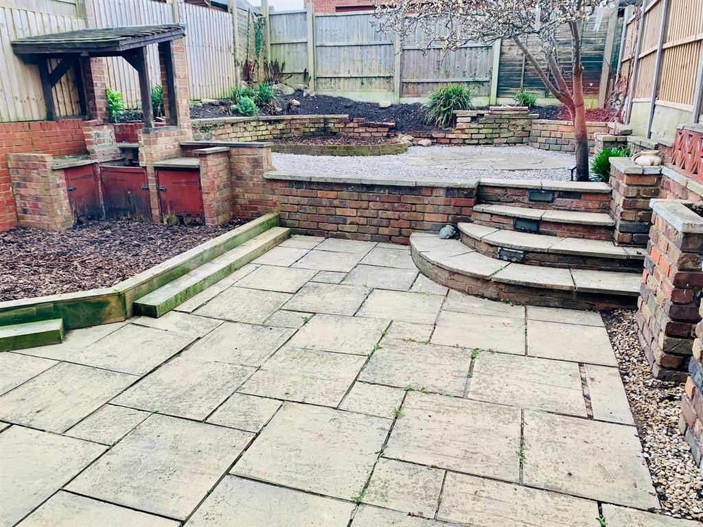 27 Bardon View Garden April 2 25.jpg