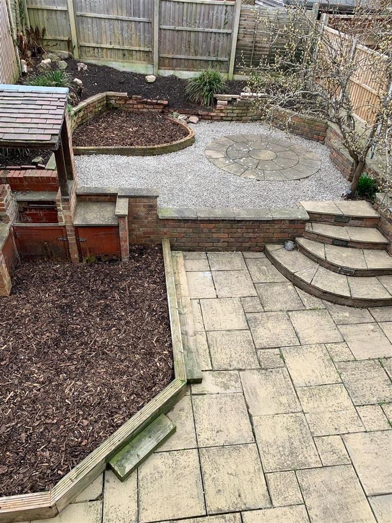 27 Bardon View Garden April 25.jpg