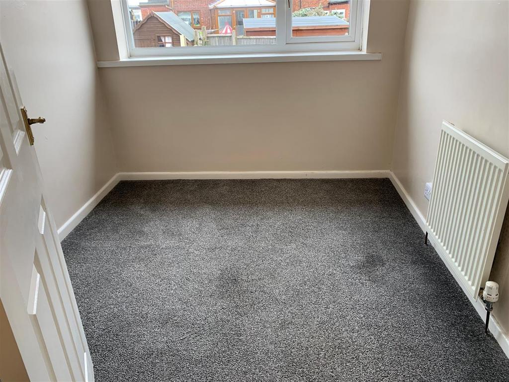 27 Bardon View Bedroom 3.jpg