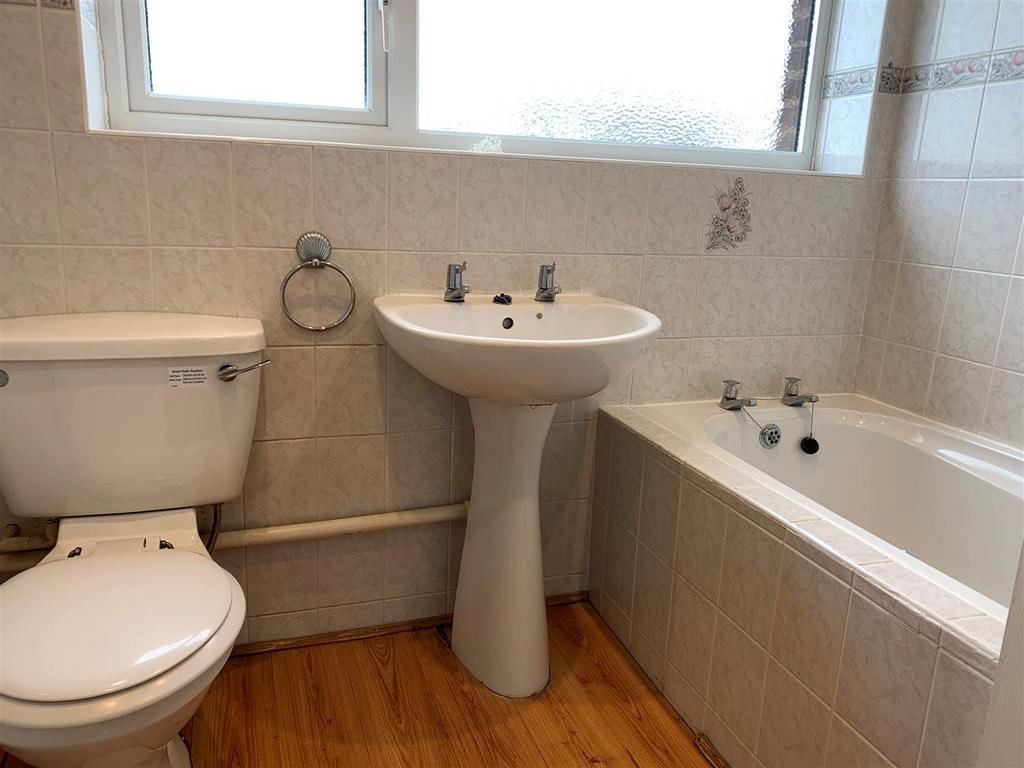 27 Bardon View Bathroom April 2025.jpg