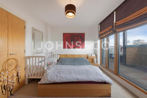 2 bedroom apartment to rent, Western Beach Apartments, London, E16