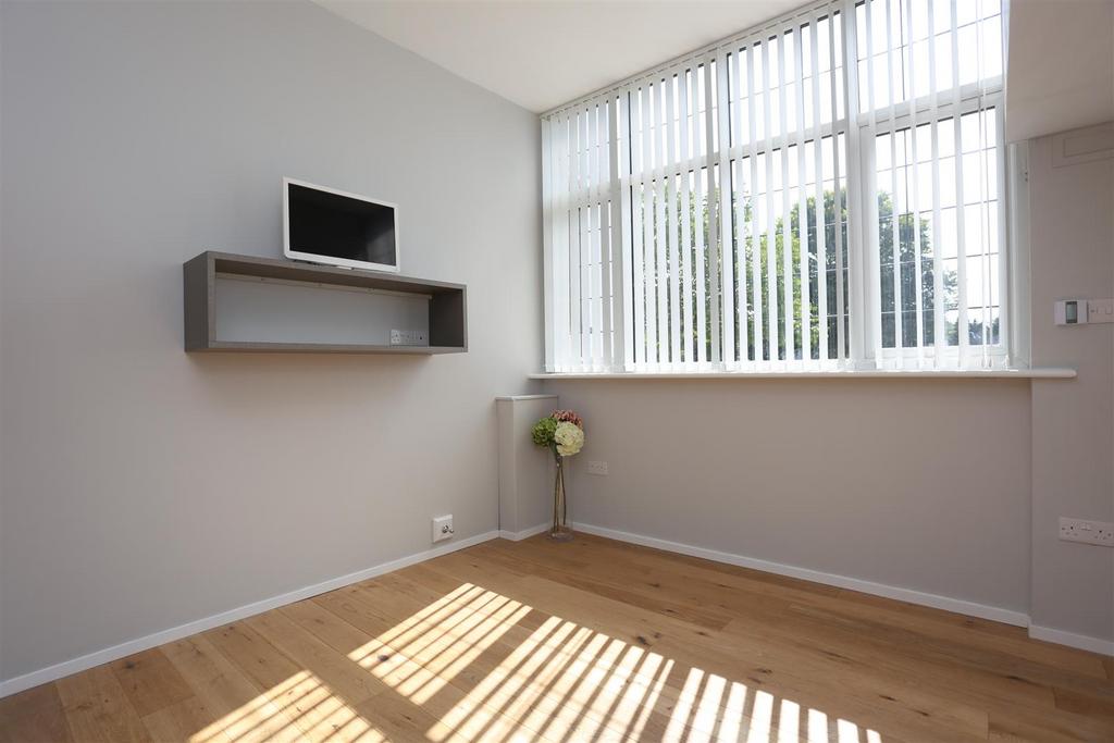 71 Shirley Drive Annex Main Room (4).JPG