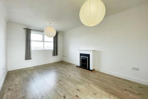 2 bedroom apartment to rent, Pickfords Gardens, Slough SL1